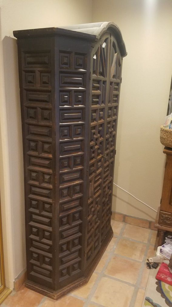 Rustic vintage spanish armoire wardrobe ent center. 83x52x17