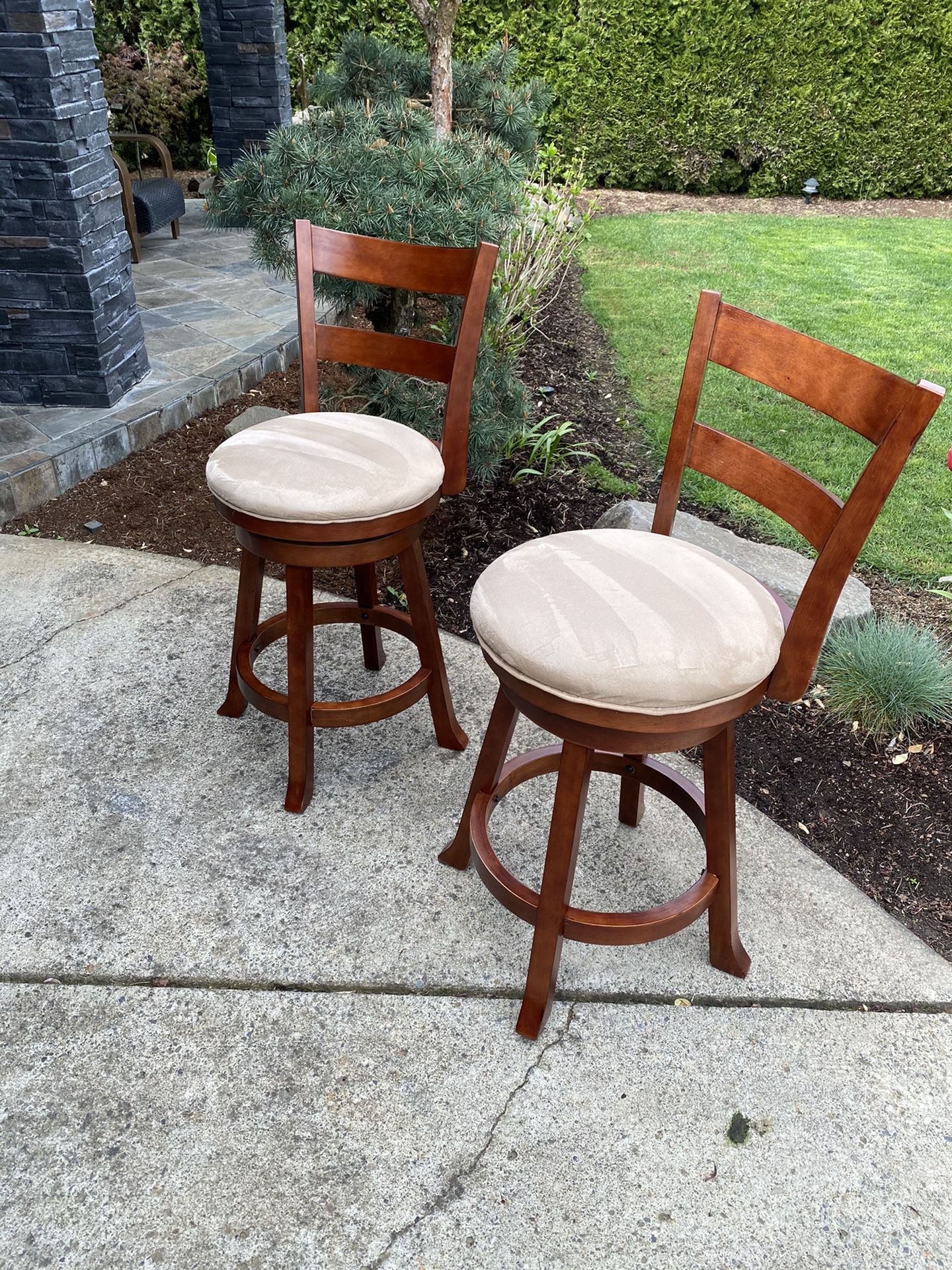 Round Swivel Solid Wood Stools 24”H