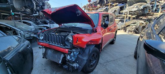 2017 Jeep Renegade Sport 2.4 L. FWD For Parts