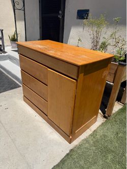 DRESSER