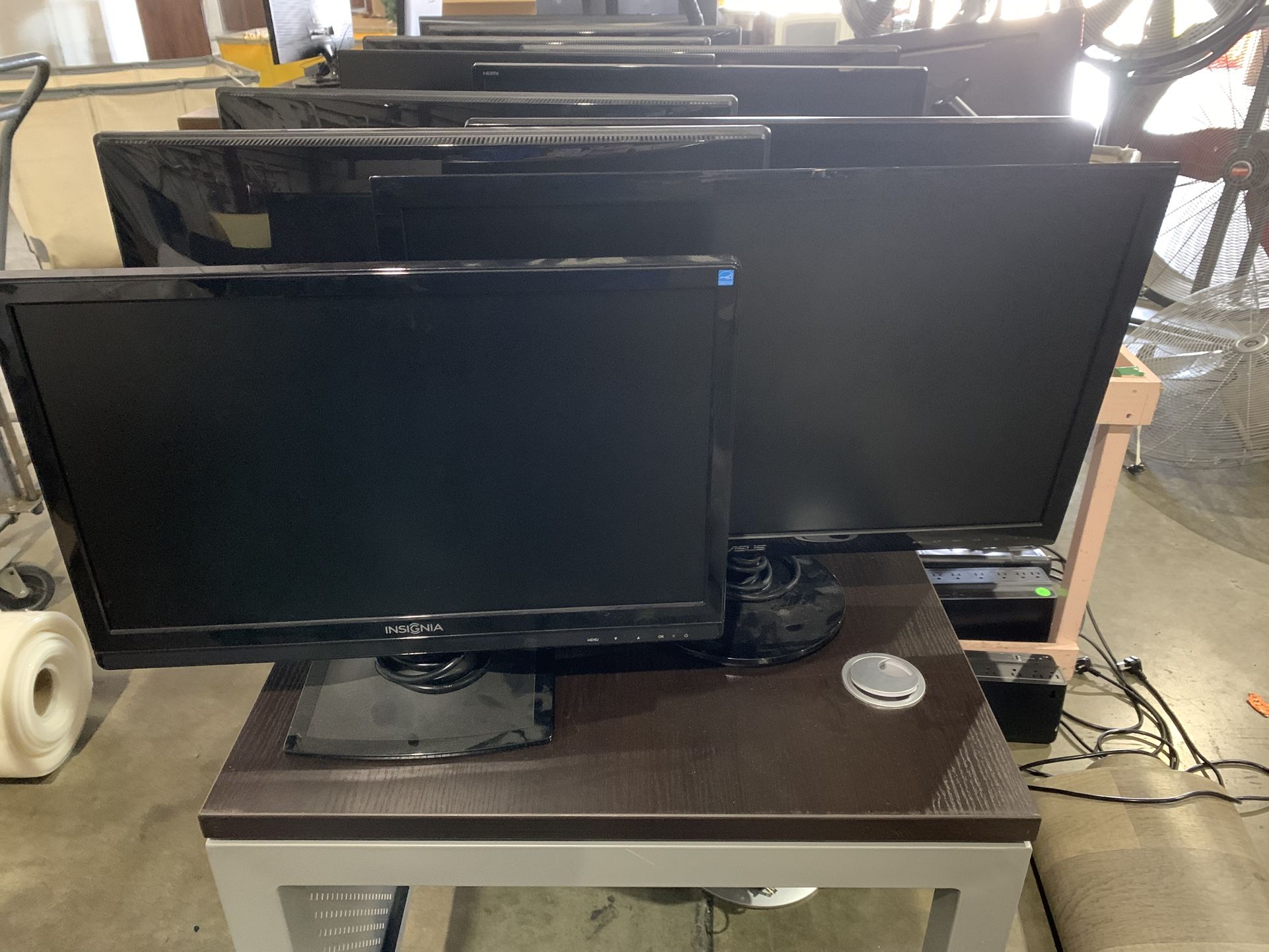 Lots Of Computer Monitors For Sale