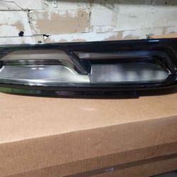 Chevrolet camaro 2016 to 2018 OEM Taillamp