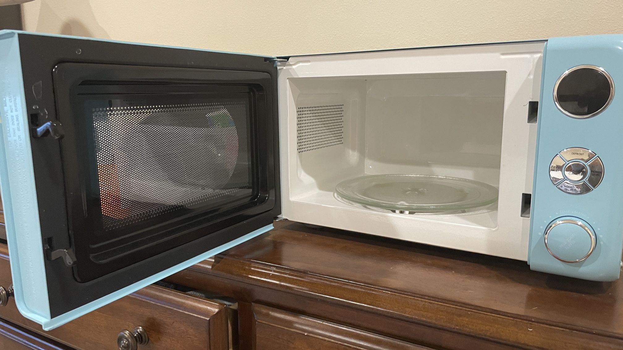 GLCMKA07BER07 by Galanz - Galanz 0.7 Cu Ft Retro Microwave Oven in Bebop  Blue