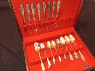 Silver plated Oneida Silverware Set