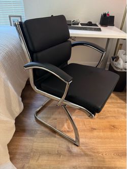 Office/accent chair with metal legs
