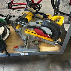 DEWALT MITER SAW 