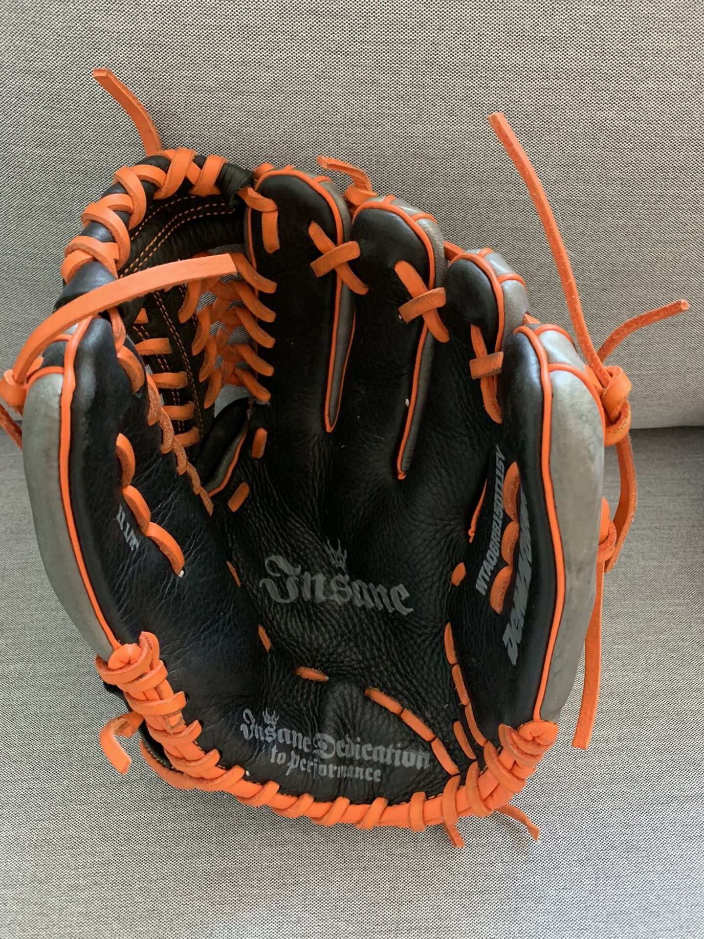 Glove baseball