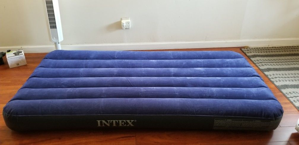 Intex Airbag Like New