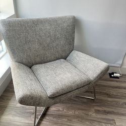 Gray Comfortable Chair 🏷️