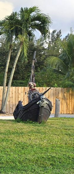 Pirate ship outside decoration with captain