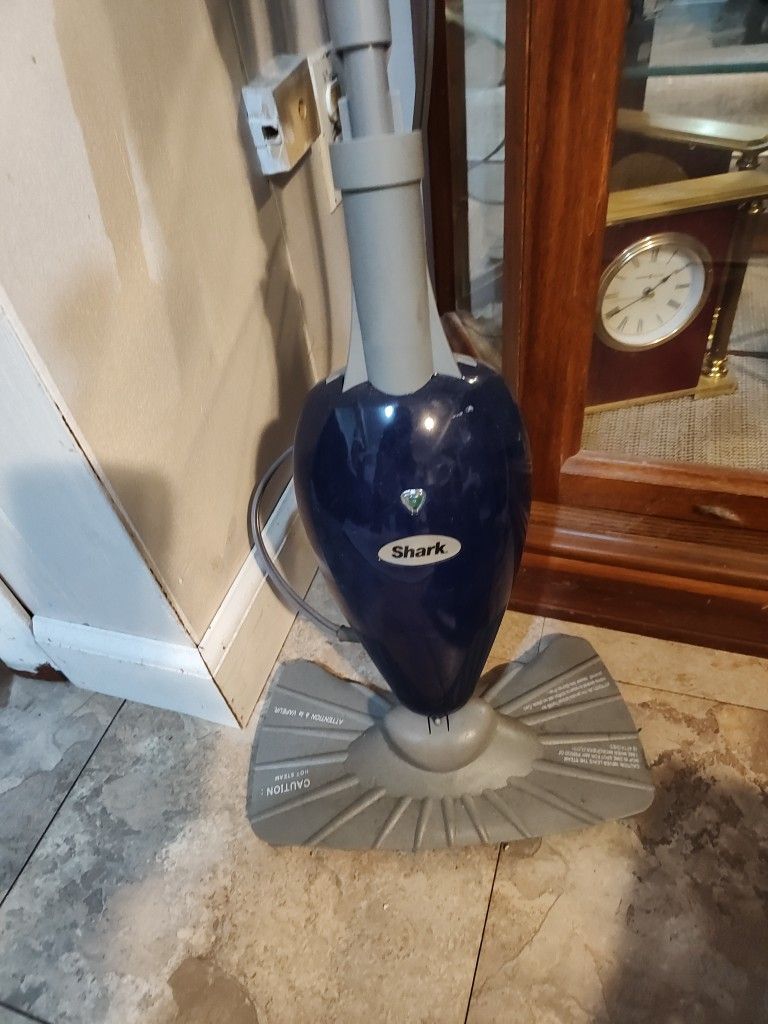 Shark Deluxe Steamer Mop