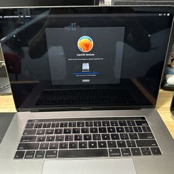 2017 MacBook Pro 15” i7 16GB 2.8 Ghz 256GB