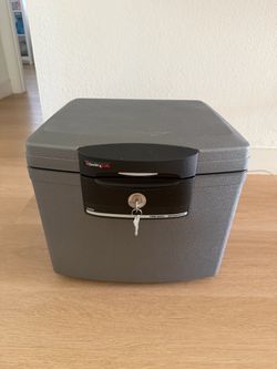 SENTRY SAFE FIREPROOF & WATERPROOF DOCUMENT SAFE WITH 2 KEYS