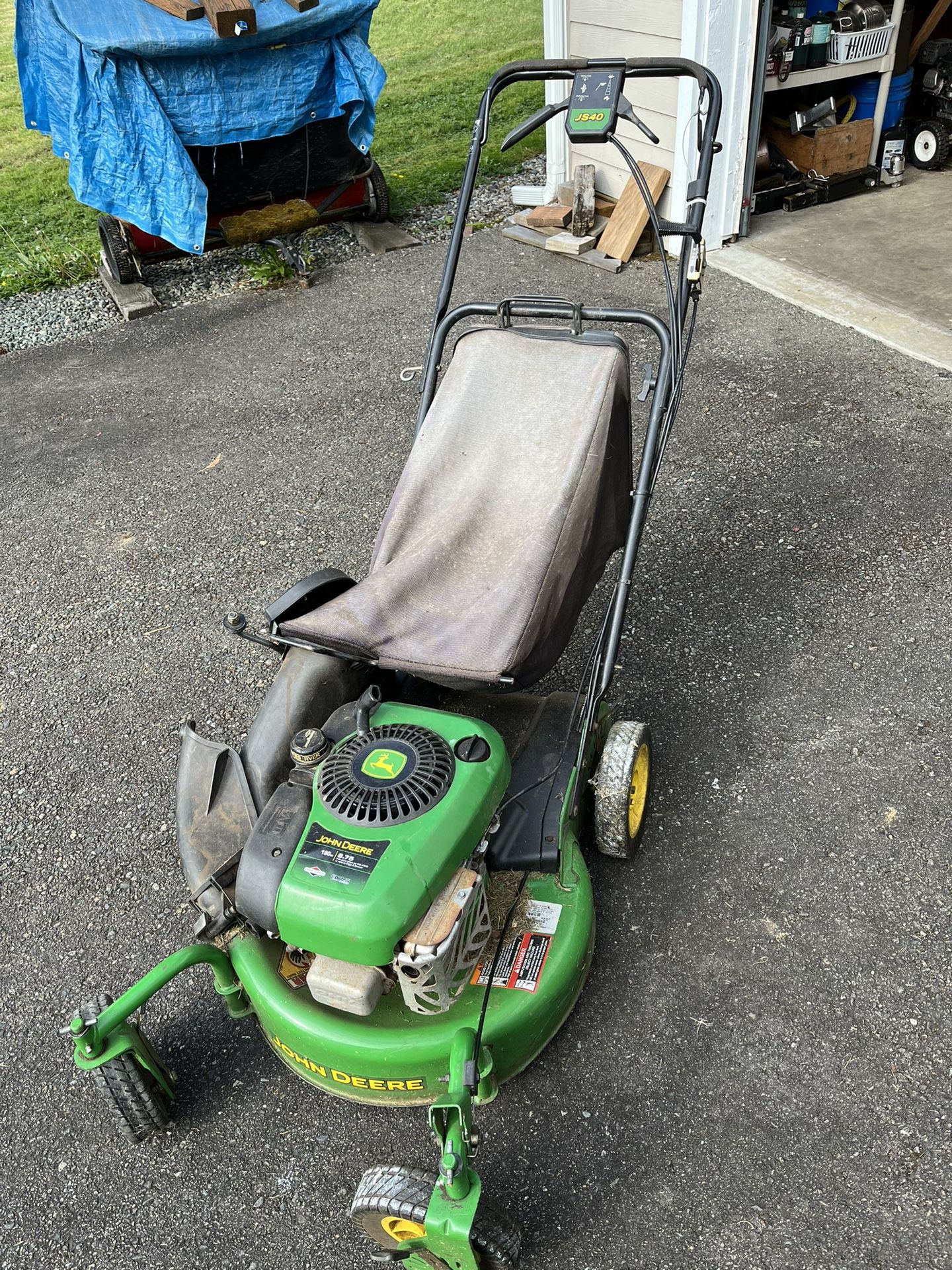 John Deer JS 40 Lawn mower