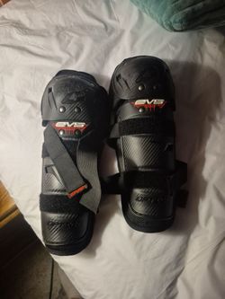 Shin/knee pads