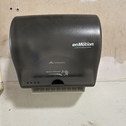 En Motion Georgia-pacific Motion Activated Paper Towel Dispenser