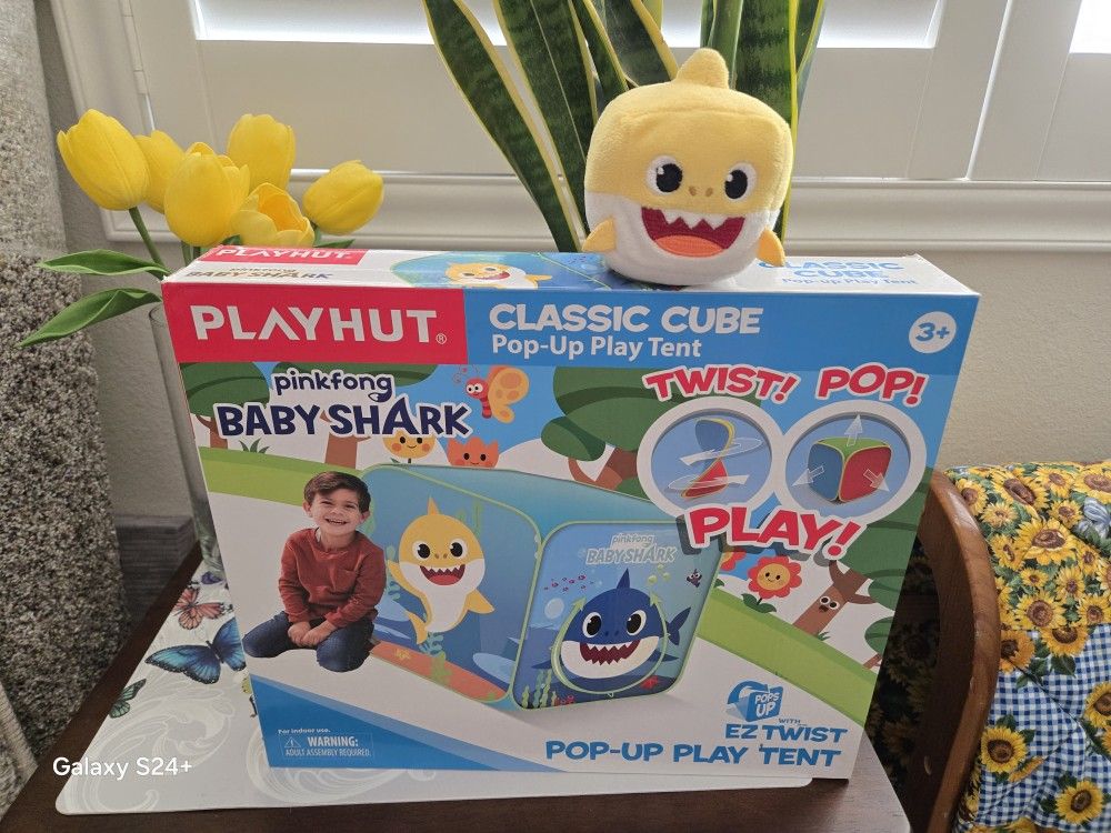 Baby Shark Pop Up Tent & Singing Plush