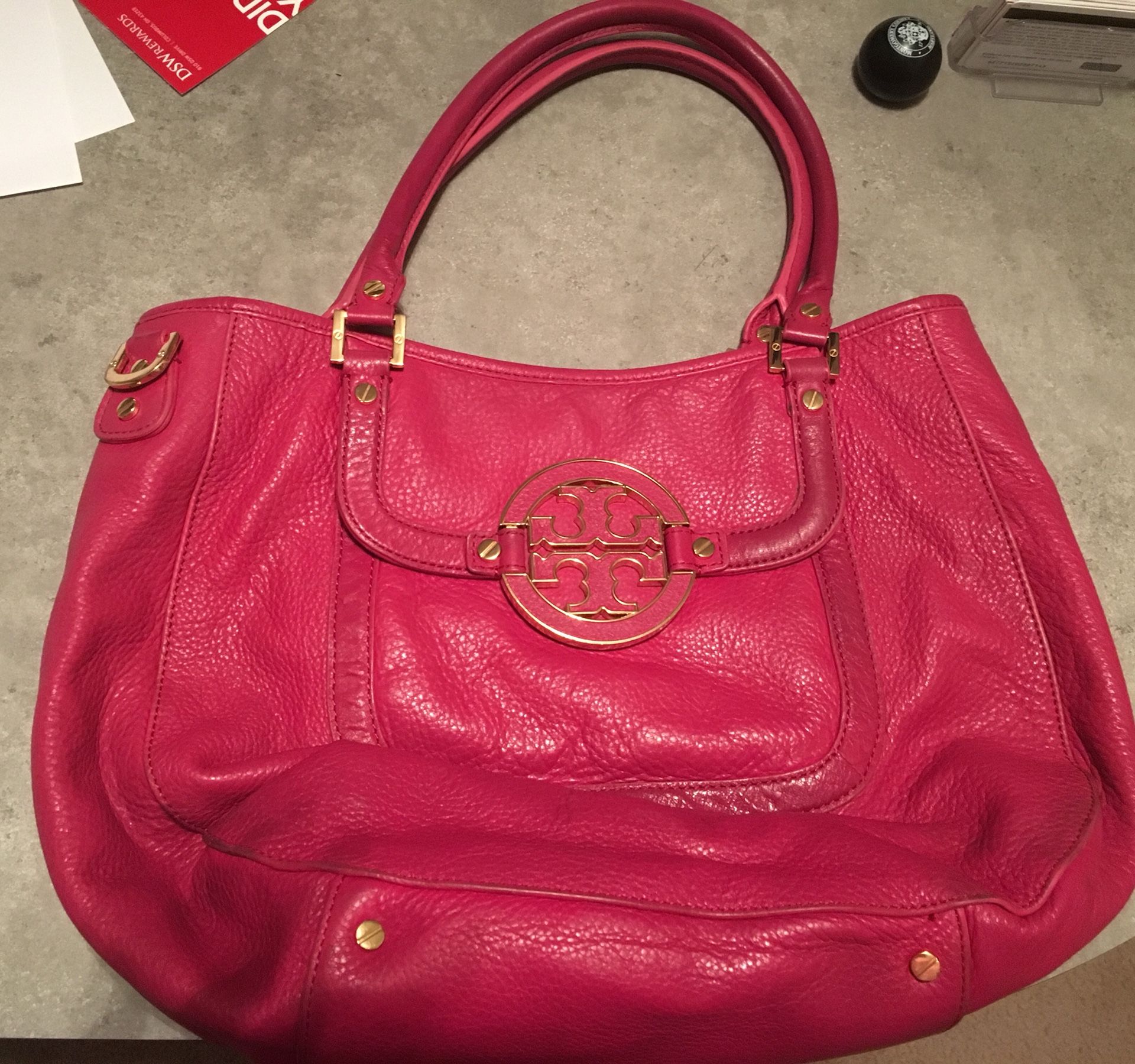 Authentic Tory Burch Amanda purse in hot pink!