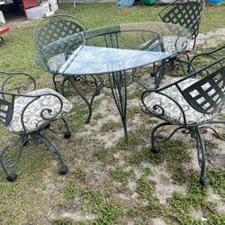 Patio Table 4 Chiar Good Condition 125