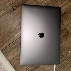 MacBook Pro i7 2.6GHz 15" (Mid 2019) 256GB SSD
