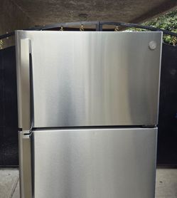 33X31X66 GE FRIDGE 21CUFT SILVER 3MONTHS WARRANTY