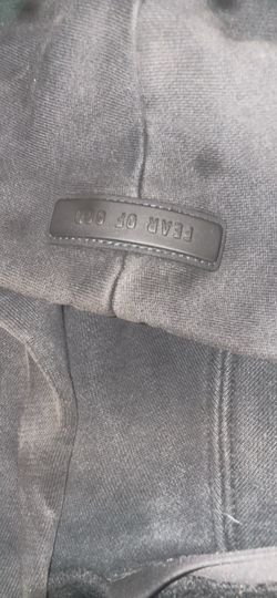Black essential hooide