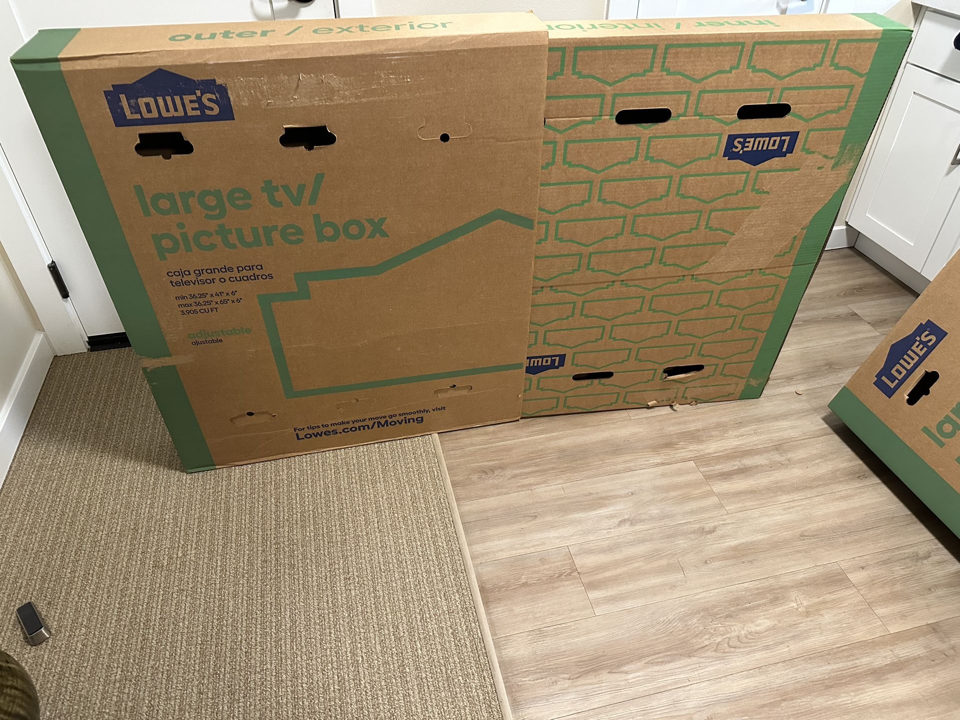 Moving Boxes: 4x wardrobe Boxes and 1x Tv Box