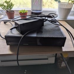 1 TB Xbox One with Wireless Controller and Turtle Beach Headset