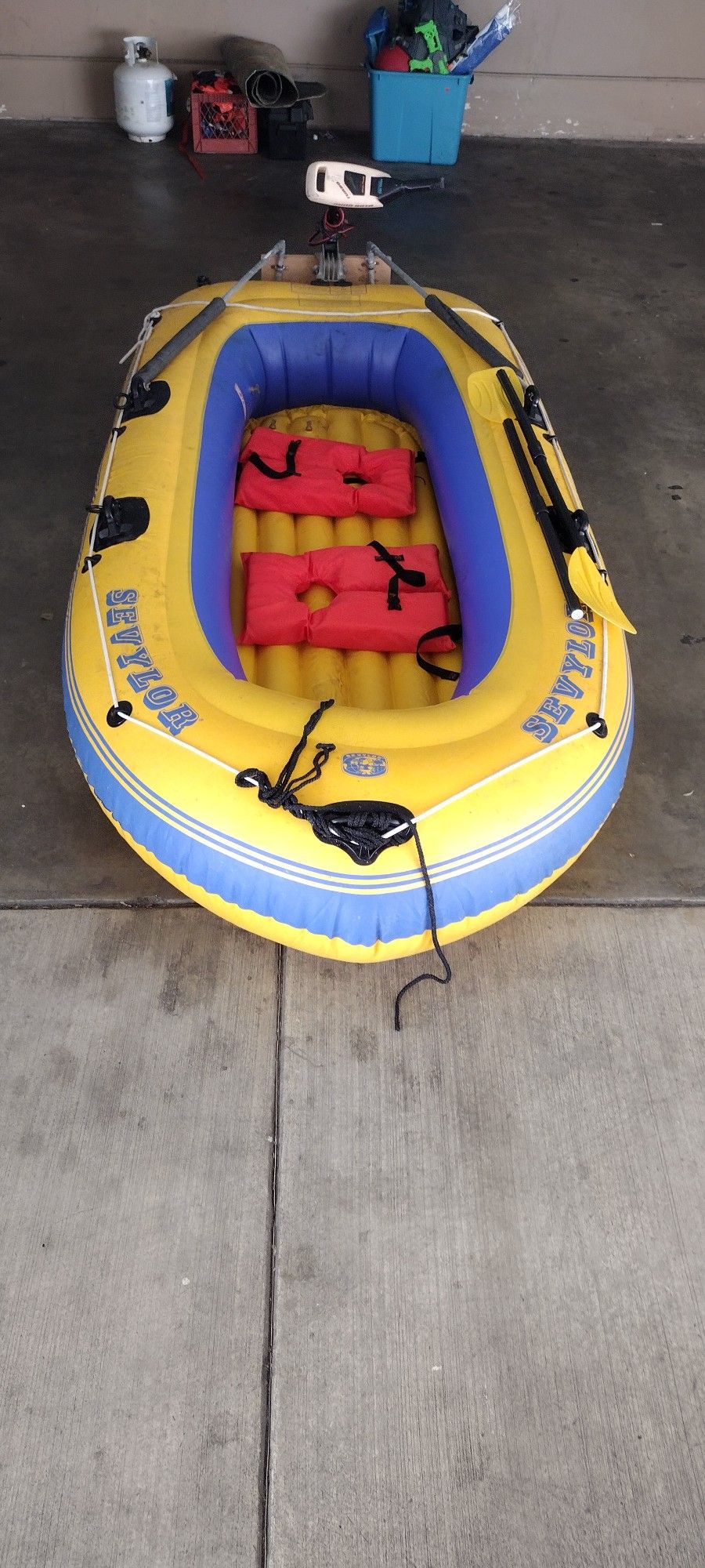 FIVE PERSON FISHING BOAT ⛵ ⛵ BOAT WITH TROLLING MOTOR INFLATABLE RAFT BOAT