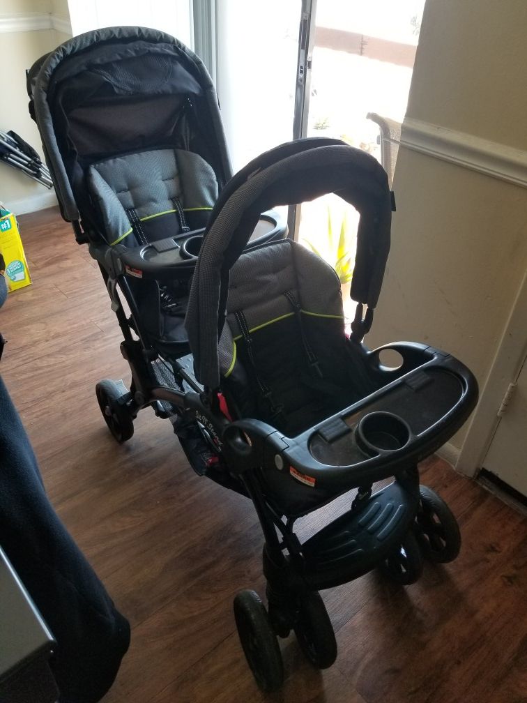 Double stroller babytrend