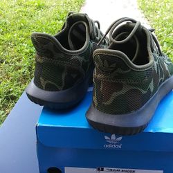 Adidas Tubular shadow size 9