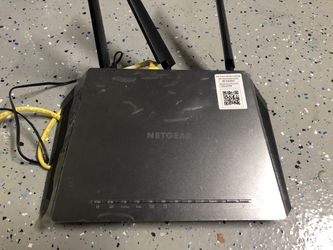 NETGEAR Nighthawk Smart Wi-Fi Router, R6700 - AC1750 Wireless Speed Up to 1750 Mbps | Up to 1500 Sq Ft Coverage & 25 Devices | 4 x 1G Ethernet and 1 x