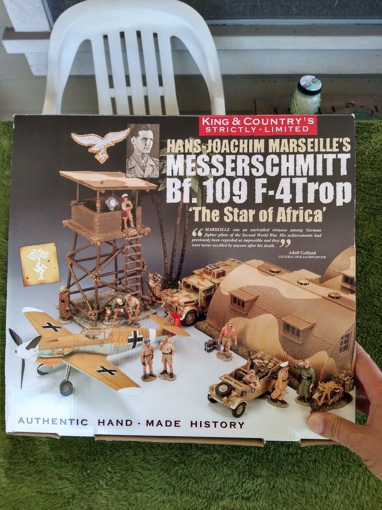 King And Country Toy Soldiers 1/30 Bf-109 Airplane With Pilot