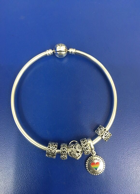 Pandora Bracelet w 4 charms