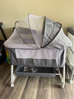 Baby bassinet/ Bedside Sleeper