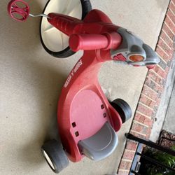 Radio Flyer, Twist Trike, 2 Tricycles in 1, for Boys and Girls 2-7 Years (in Excellent Condition)