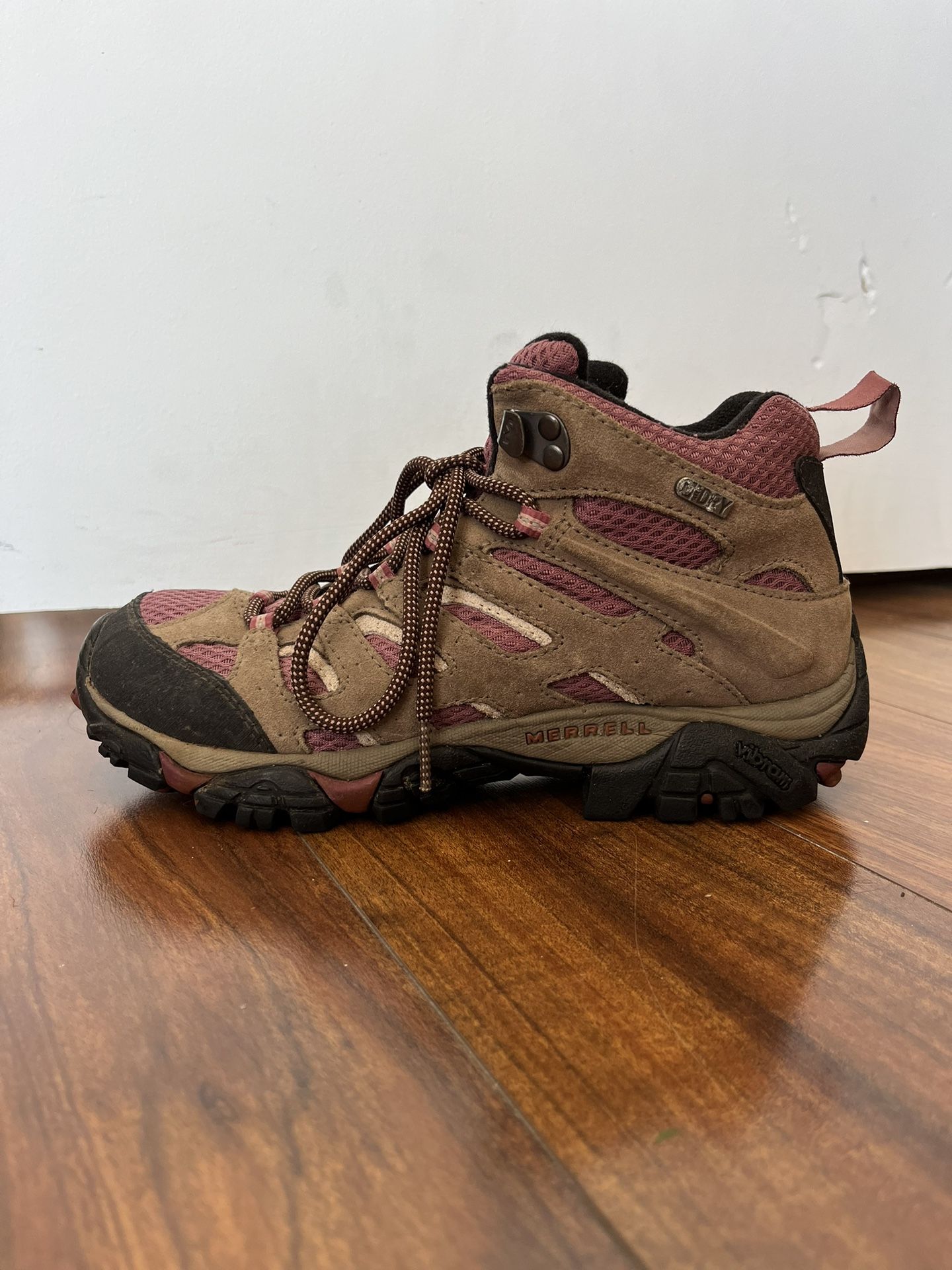 Merrell Vibram Women’s Waterproof Hiking Boots Boulder/blush Size 7