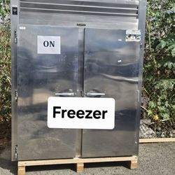 Traulsen 68-inch Wide Sheet Pan Racks Freezer Roll In 