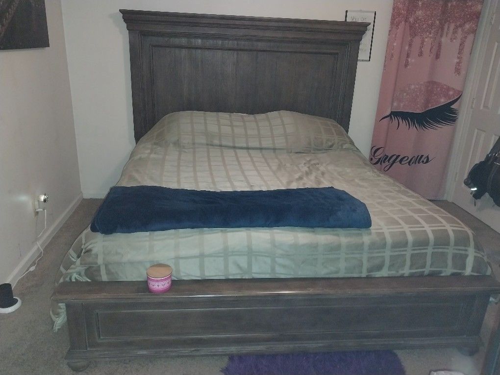 King Size Bed Frame W/night Stand