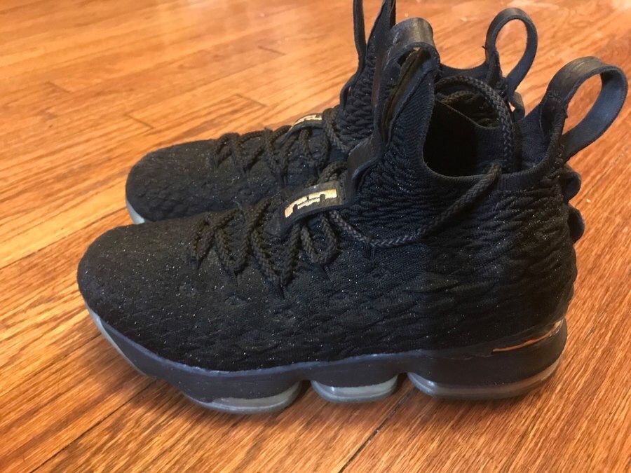 NIKE LEBRON 15 "BLACK/METALLIC GOLD" YOUTH BASKETBALL SHOE