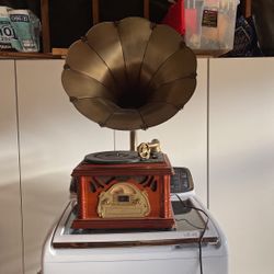 Pyle Retro-style Bluetooth Turntable Phonograph Record Player PTCDCS32BT