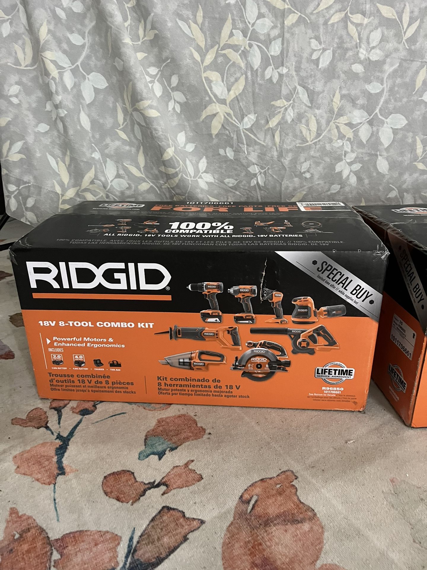 ONLY $375🎄MSRP $799  BRAND  NEW 12 PIECE POWER TOOL SET.  8 POWER TOOLS.  2 BATTERIES.  CHARGER.  CARRYING BAG.   MSRP $799!! HOLIDAY SALE $375🎄🎄🎄