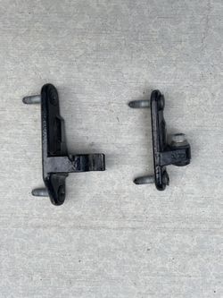 08 ML350 Door hinges OEM