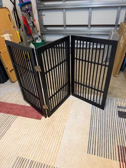 Free standing gate for dogs