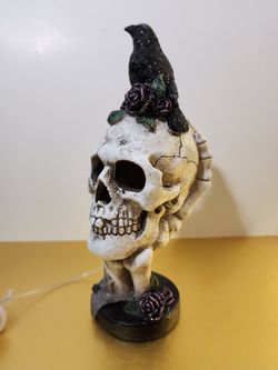 LED Illuminated Color Changing Resin Skull In Skeleton Hand With Crow Roses New