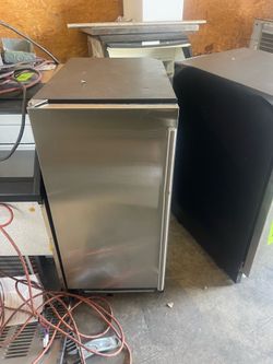 Ice Maker 50 pounds Maxx Ice