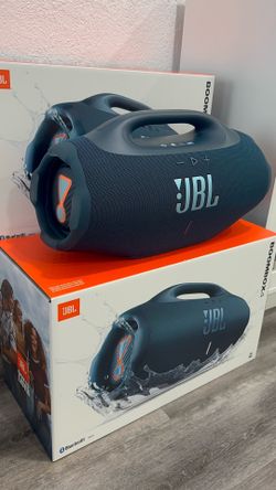 New JBL Boombox 4 speakers. Bluetooth V5.4 connectivity. Up to 28 hours playtime, plus 6 hours with Playtime Boost. IP68 waterproof and dustproof. Has