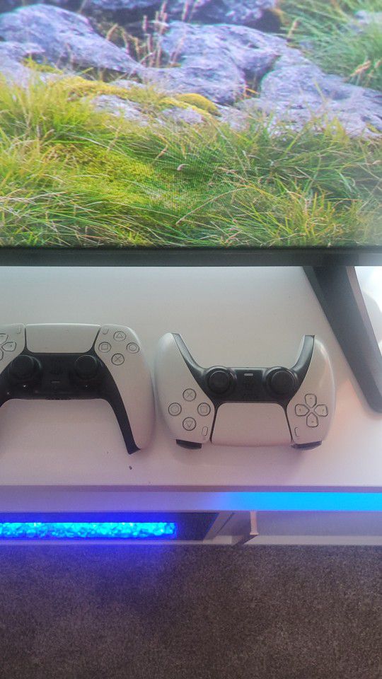 PS5 CONTROLLERS 