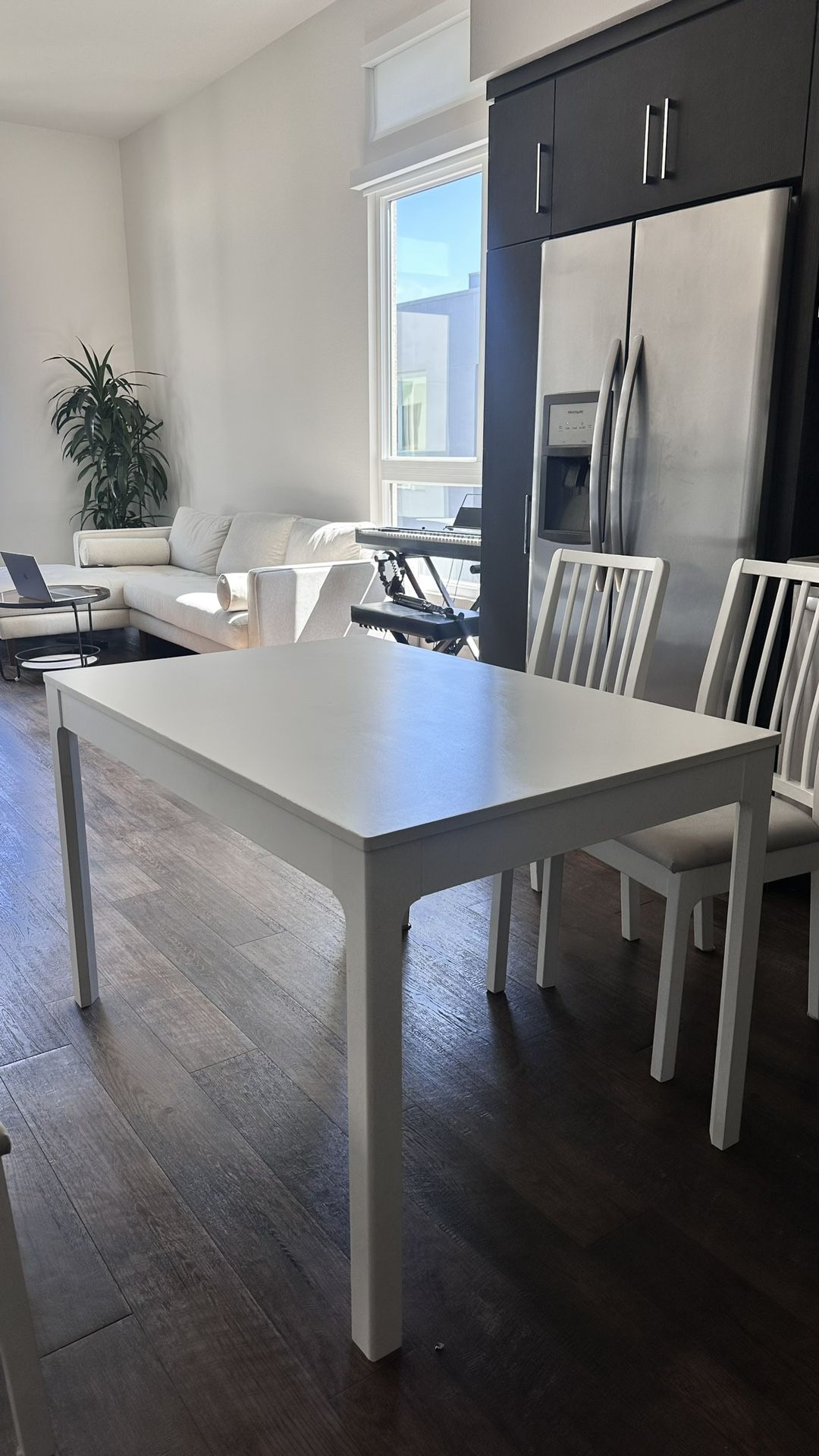 Dining table for the kitchen, white, in good  condition. From Ikea.
