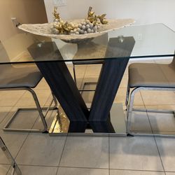 Dinner Table With 4 Hairs 